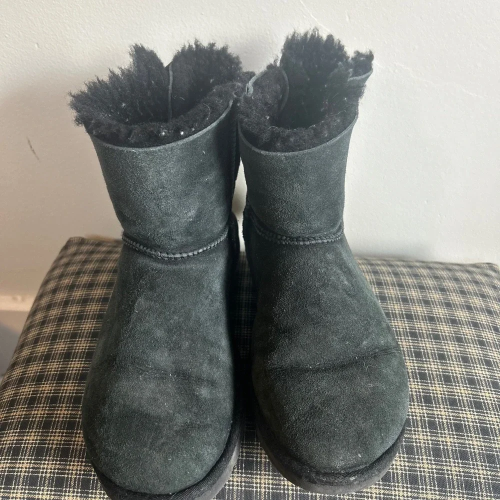 UGG Mini Bailey Bow II Boots Womens 9 Black‎ Suede Shearling Ankle